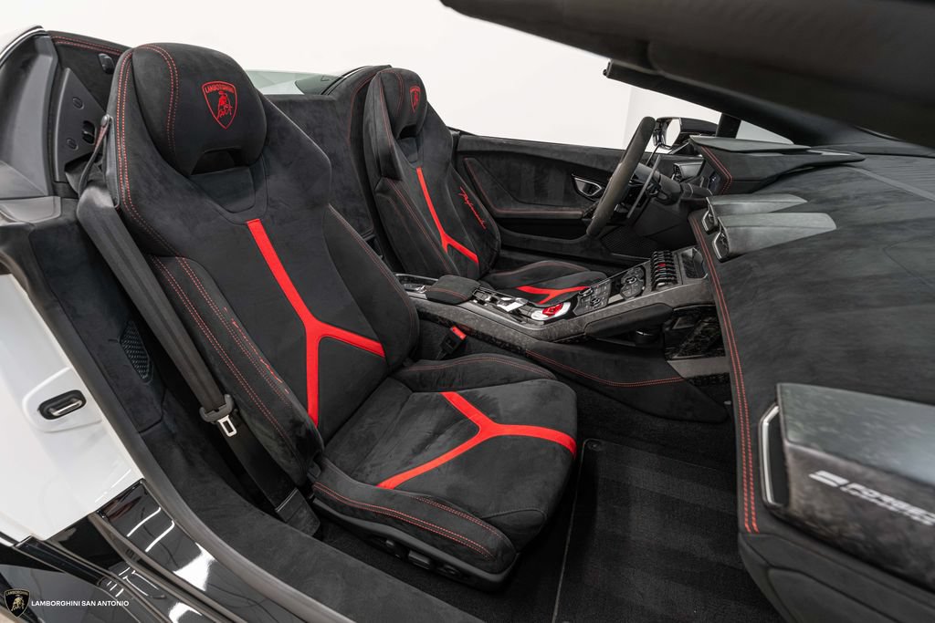 Used 2019 Lamborghini Huracan Performante AWD/4WD image 29