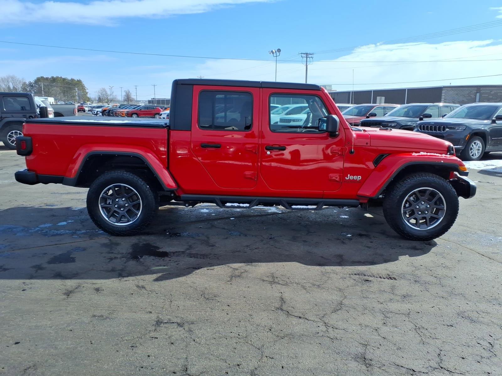 Used 2023 Jeep Gladiator Overland image 2