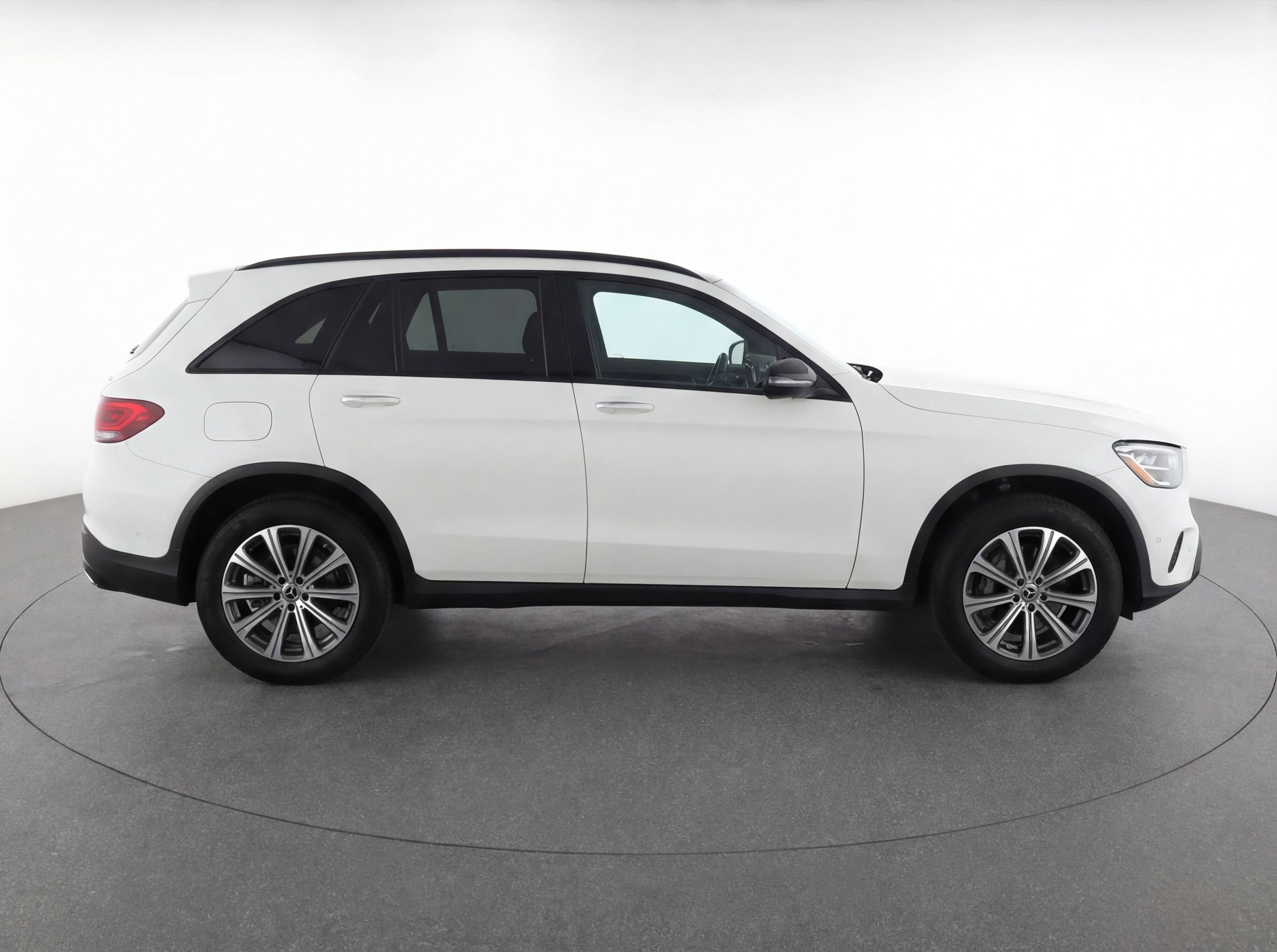 Used 2024 Mercedes-Benz GLC 300 4MATIC image 11