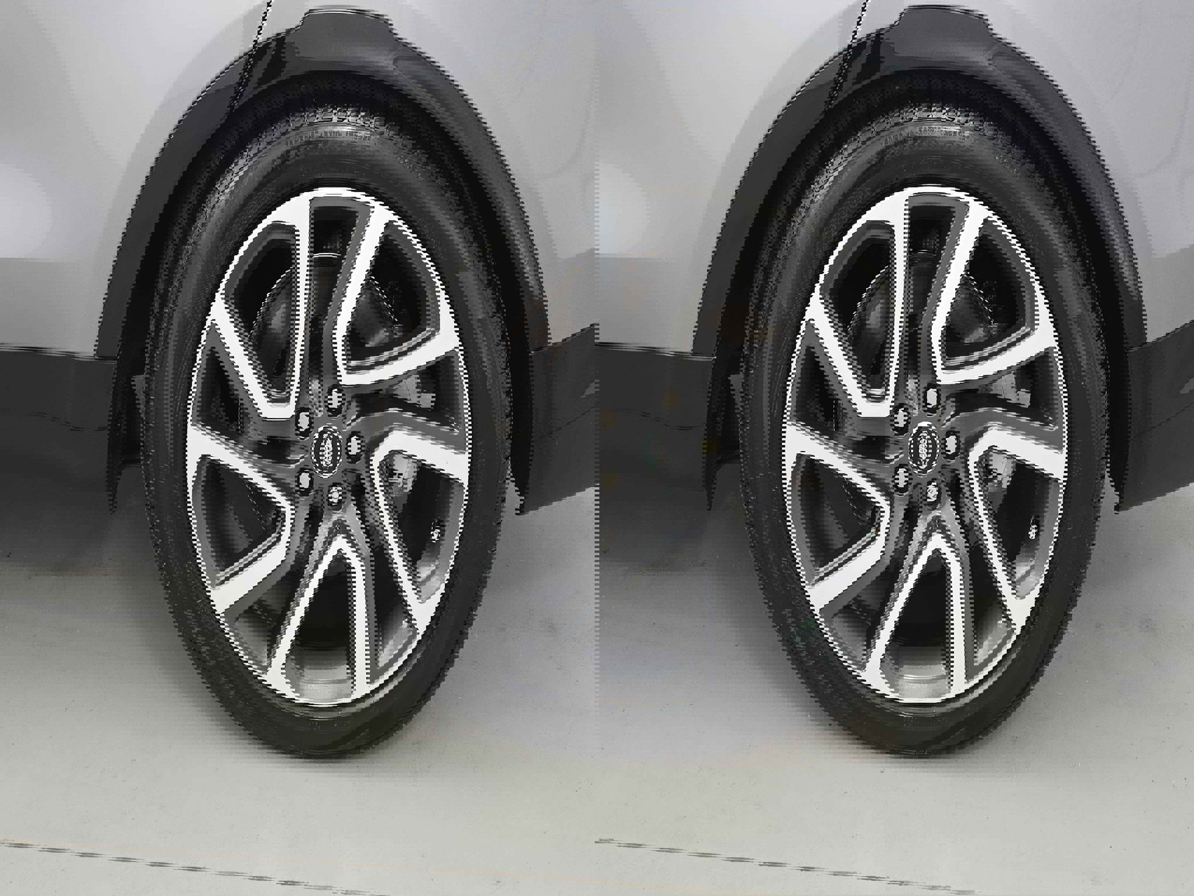 Certified 2025 Land Rover Discovery Dynamic SE image 35