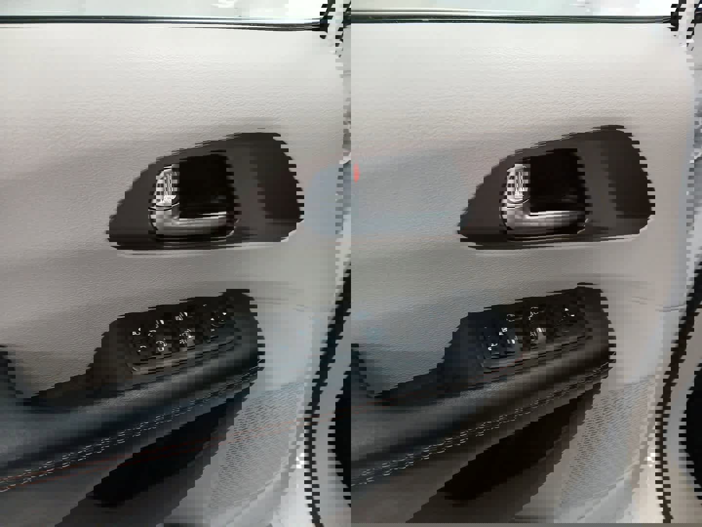 Used 2019 Chrysler Pacifica Touring Plus w/ Cold Weather Group image 7