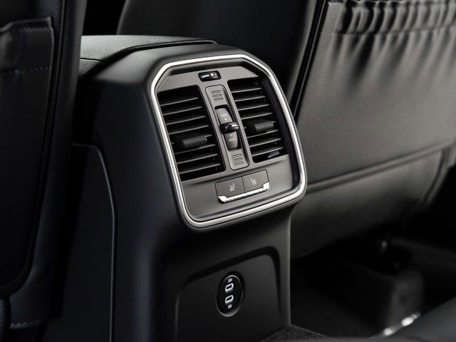 Certified 2025 Porsche Macan image 25