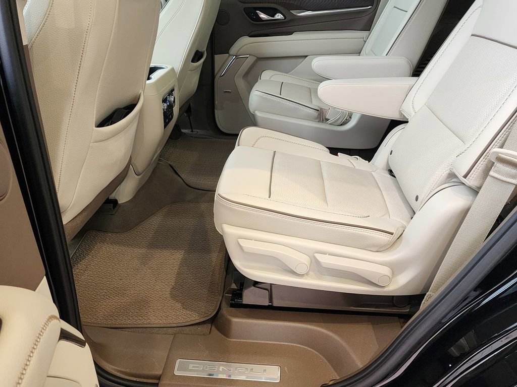 Used 2024 GMC Yukon Denali w/ Denali Reserve Package AWD/4WD image 19
