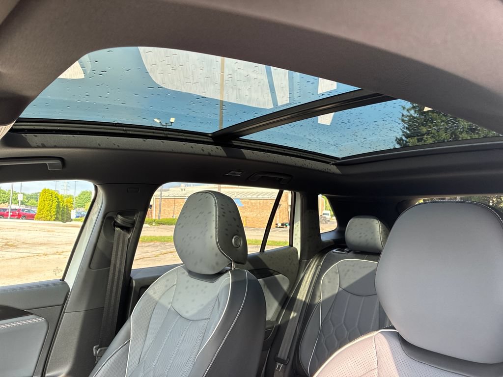 New 2026 Volkswagen Tiguan SEL R-Line AWD/4WD image 17