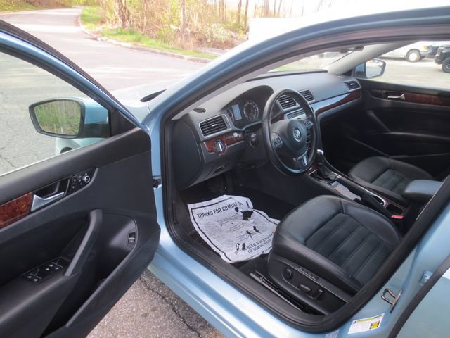 Used 2013 Volkswagen Passat 3.6 SEL Premium FWD image 7