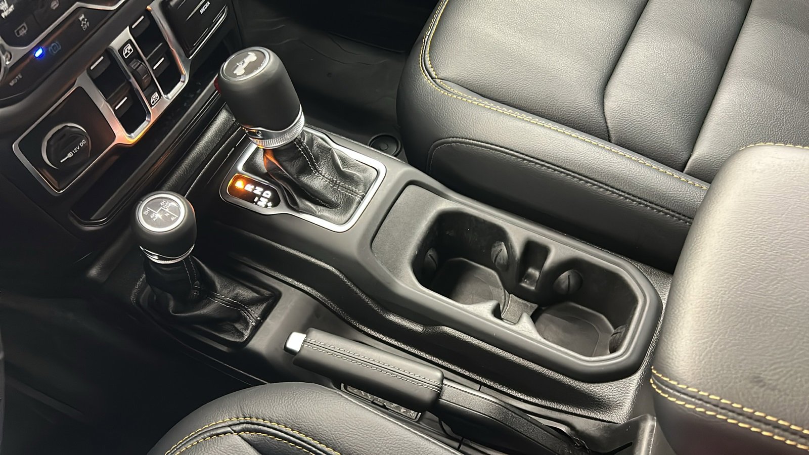 Used 2024 Jeep Wrangler Unlimited Sahara w/ Safety Group image 24