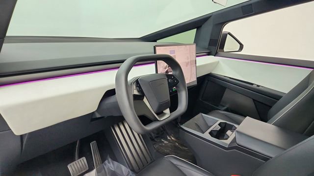 Used 2024 Tesla Cybertruck AWD Crew Cab image 16