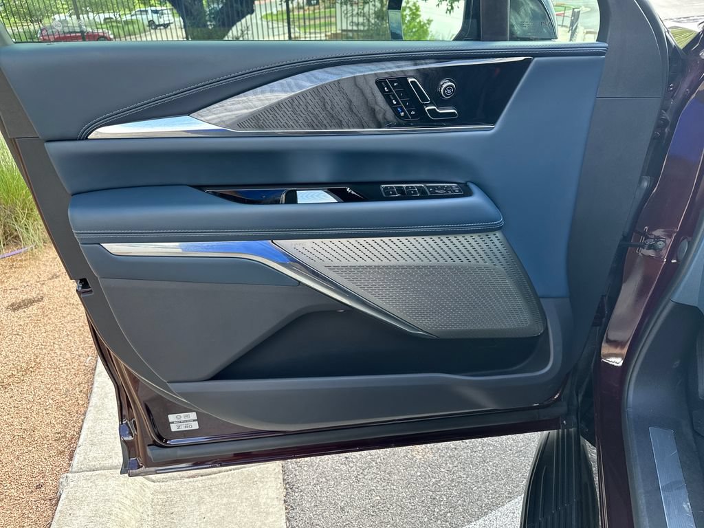 Certified 2025 Cadillac Escalade IQ Luxury 2 w/ LPO, Premium Carpet Package AWD/4WD image 20