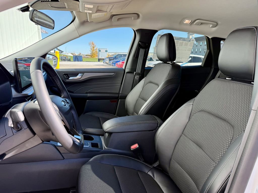 Certified 2025 Ford Escape SE image 10