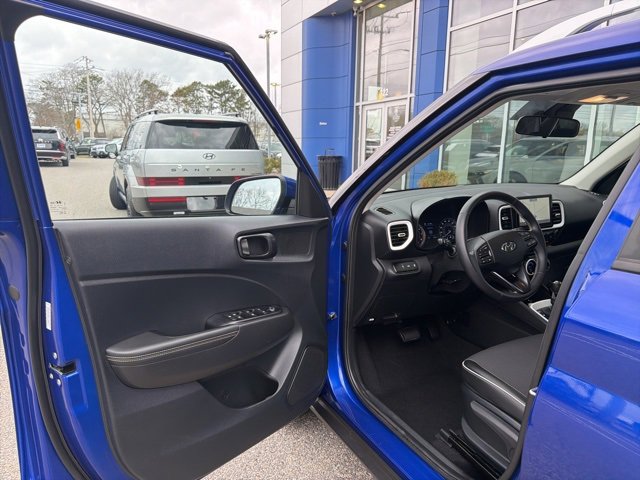 Certified 2022 Hyundai Venue Limited w/ Cargo Package image 10