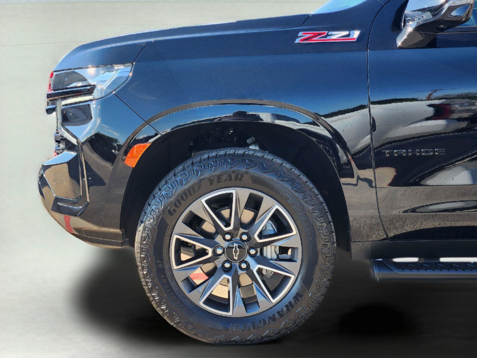 Used 2024 Chevrolet Tahoe Z71 w/ Luxury Package AWD/4WD image 9