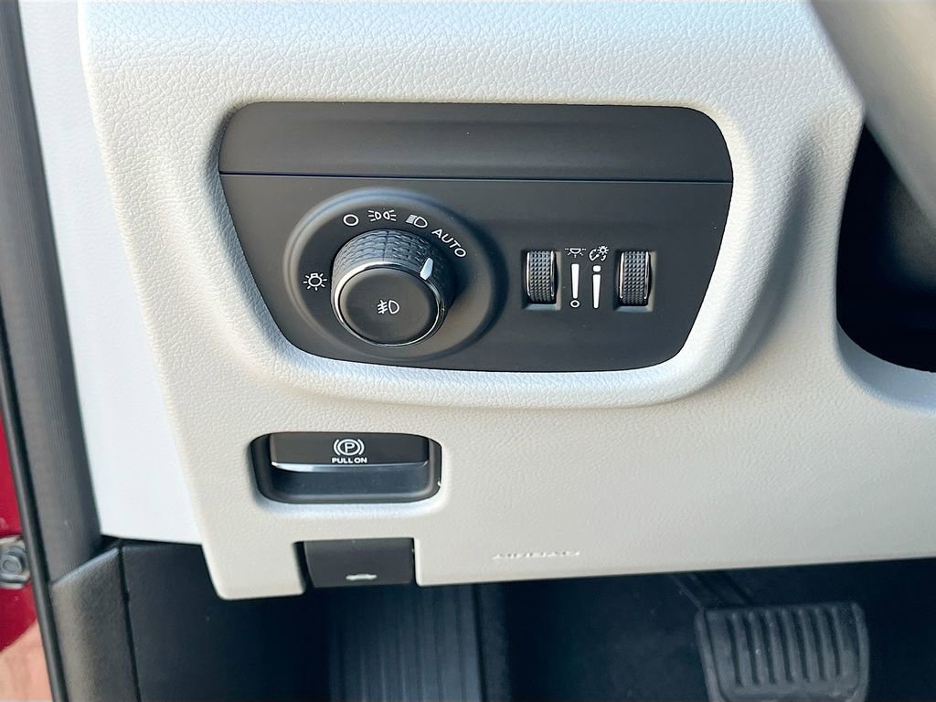 Certified 2022 Jeep Grand Cherokee L Overland w/ Advanced Protech Group III image 10