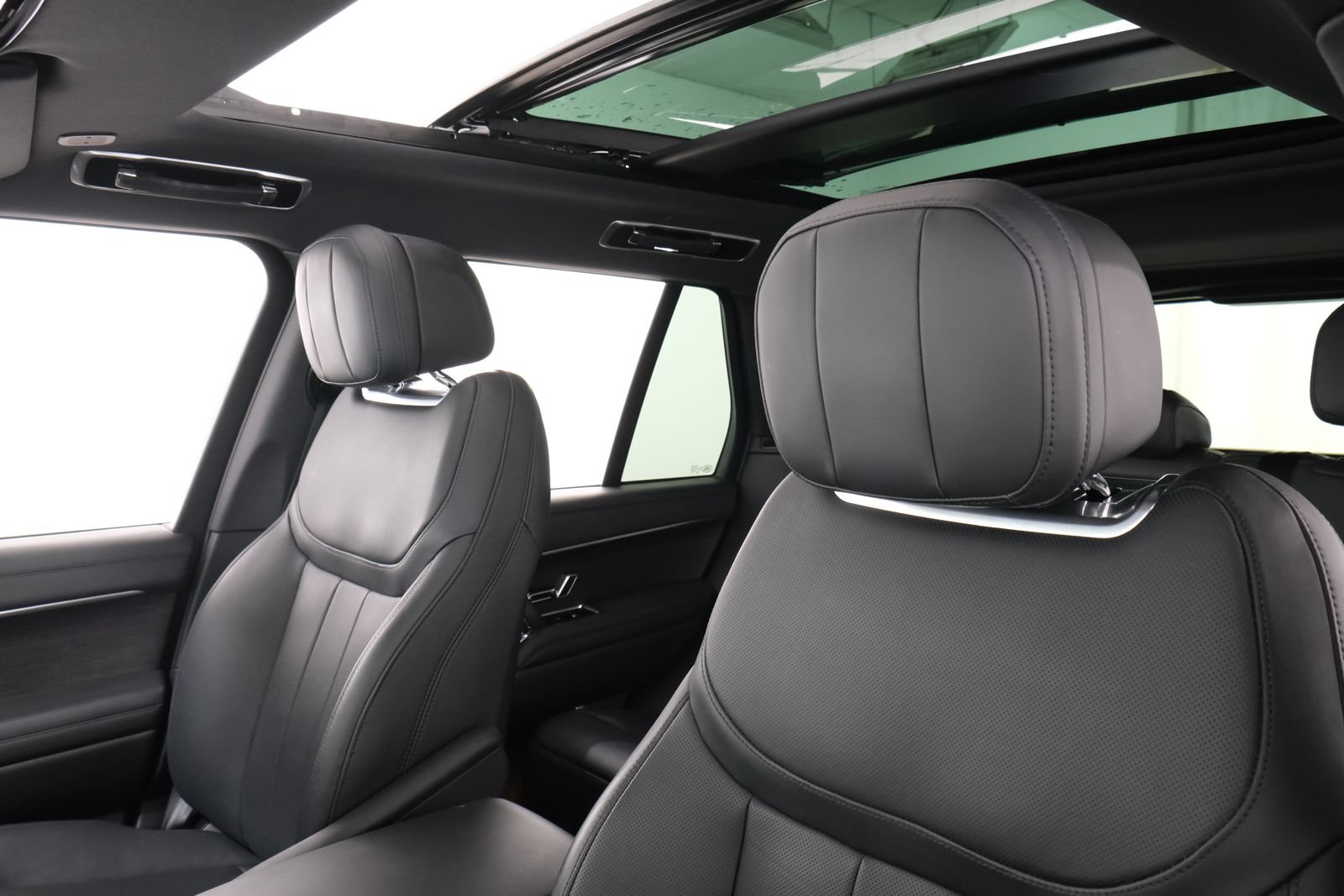 Used 2024 Land Rover Range Rover SE AWD/4WD image 30