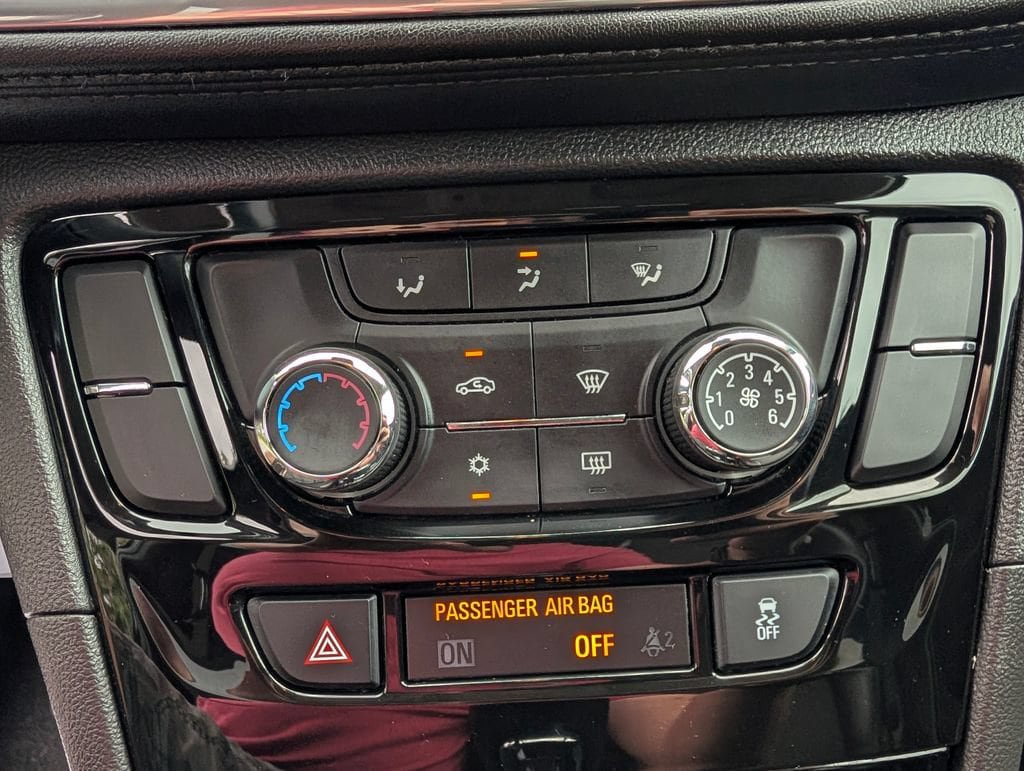 Used 2020 Buick Encore Preferred FWD image 7
