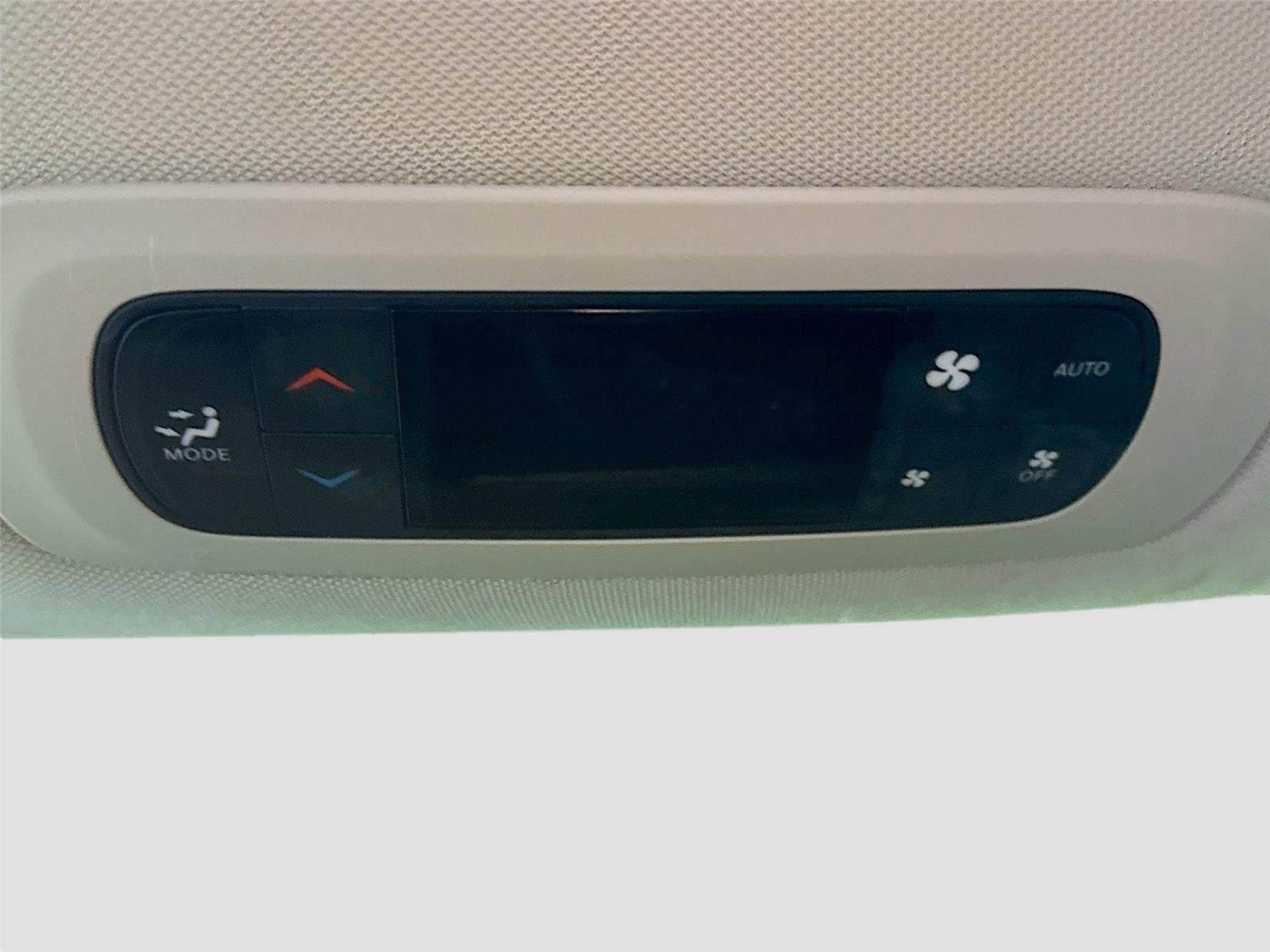 Used 2023 Chrysler Pacifica Touring-L image 17