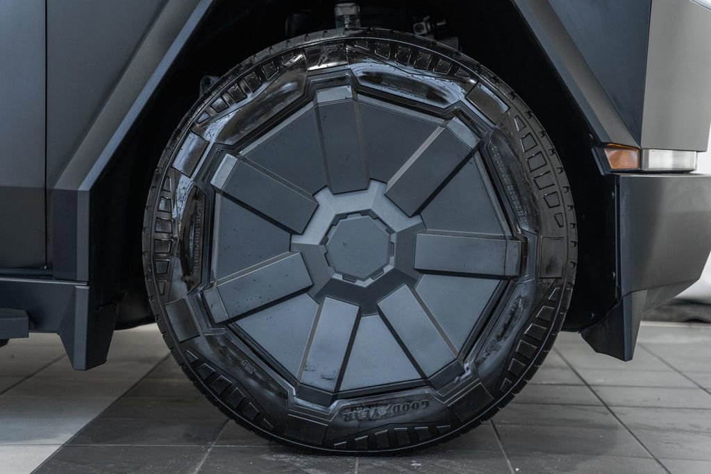 Used 2024 Tesla Cybertruck AWD Crew Cab image 23