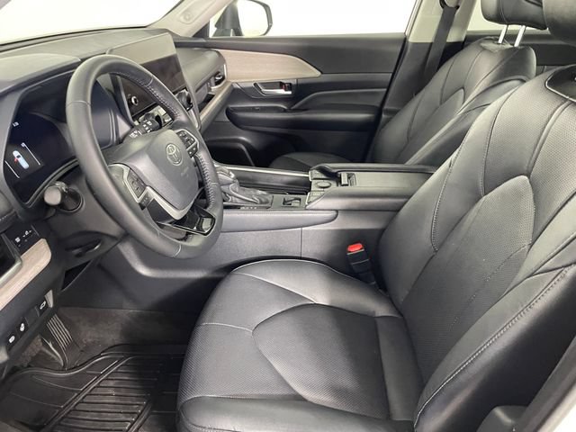 Used 2024 Toyota Grand Highlander AWD image 2