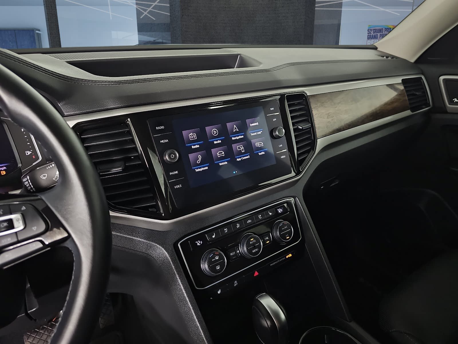 Used 2020 Volkswagen Atlas SEL R-Line AWD/4WD image 29