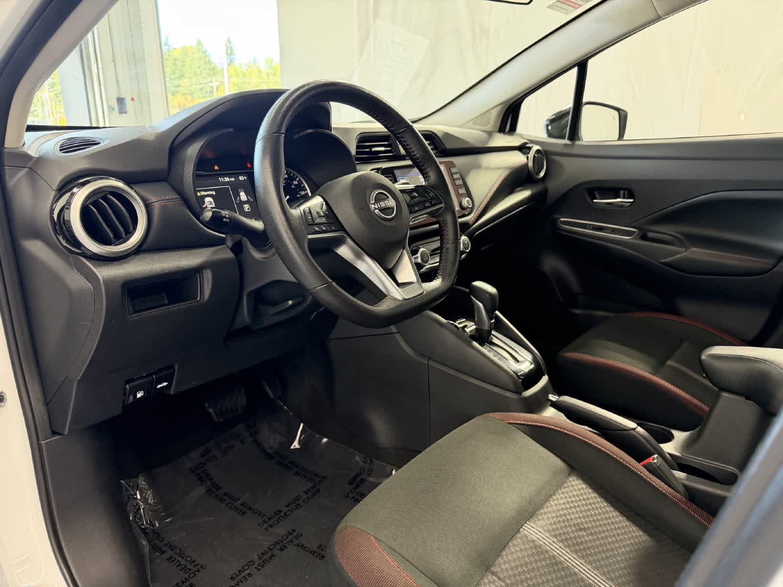 Used 2025 Nissan Versa SR FWD image 10