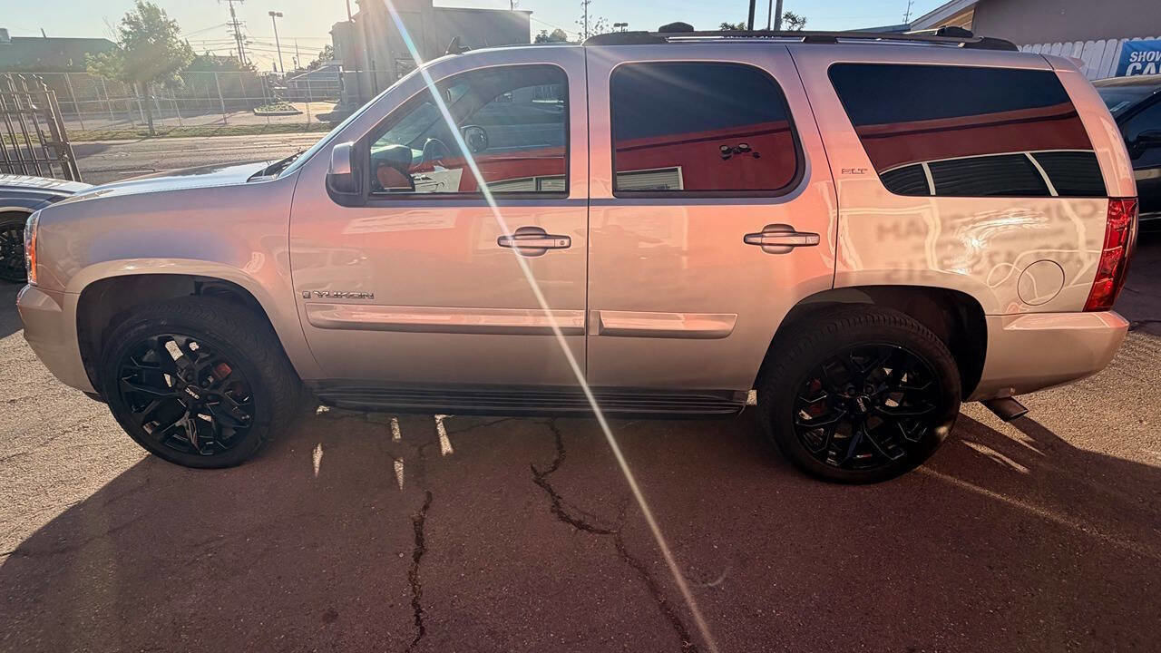 Used 2007 GMC Yukon SLT w/ SLT Preferred Equipment Group image 12