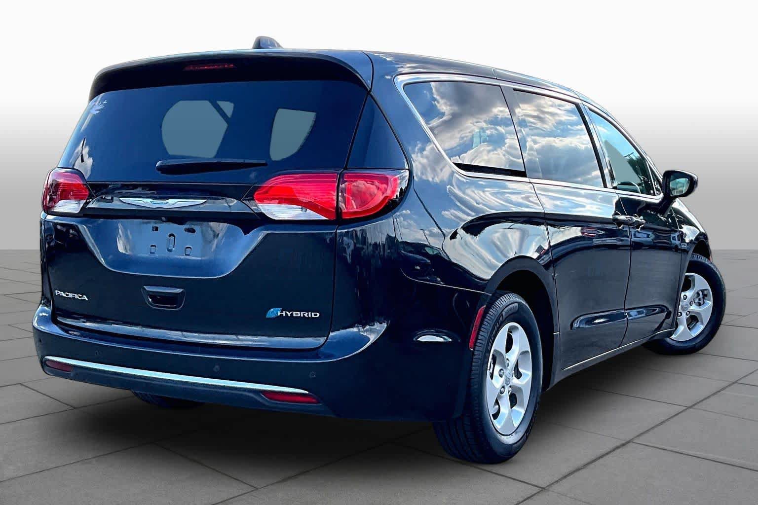 Used 2018 Chrysler Pacifica Touring Plus FWD image 13