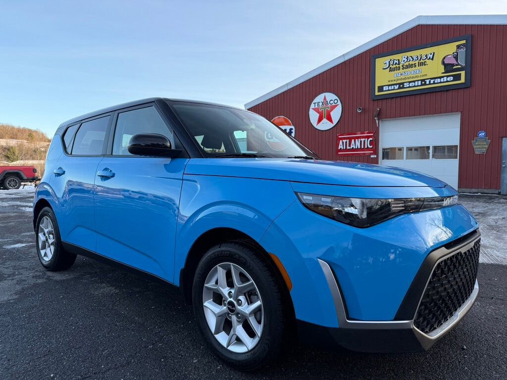 Used 2023 Kia Soul S image 1