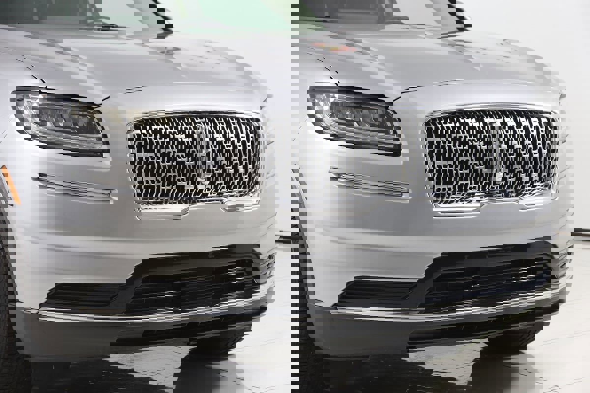 Used 2021 Lincoln Nautilus FWD w/ Equipment Group 101A image 37