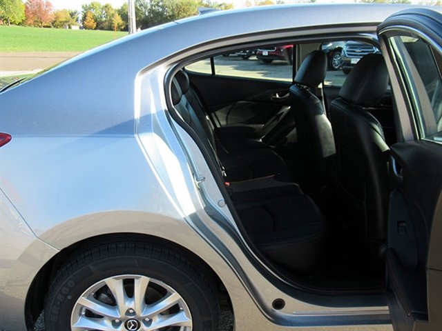 Used 2015 MAZDA MAZDA3 i Grand Touring image 16