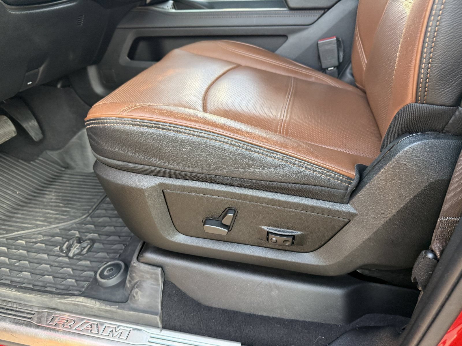 Used 2022 RAM 2500 Limited AWD/4WD image 22