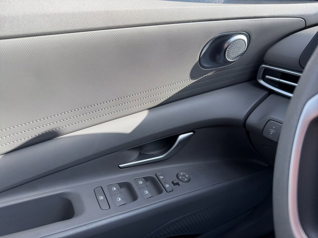 Certified 2023 Hyundai Elantra Blue image 17