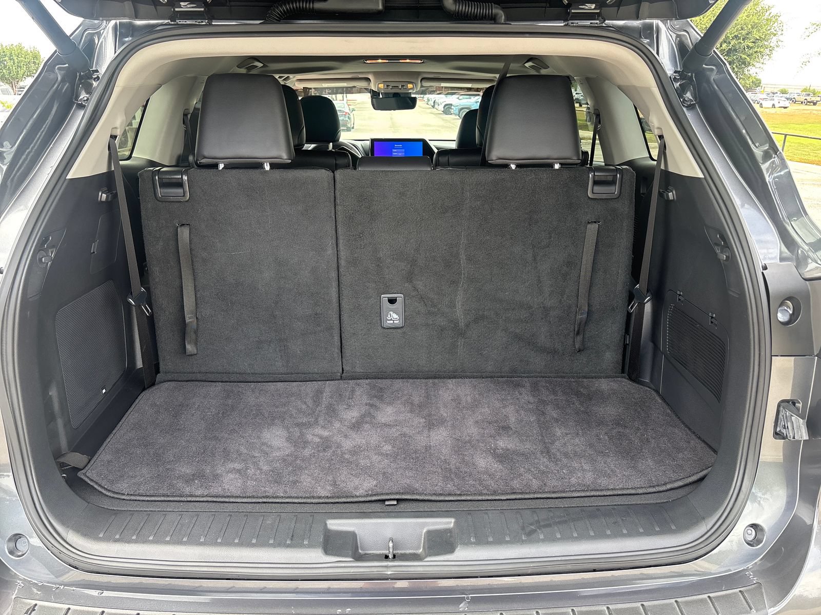 Used 2025 Toyota Highlander Limited FWD image 18