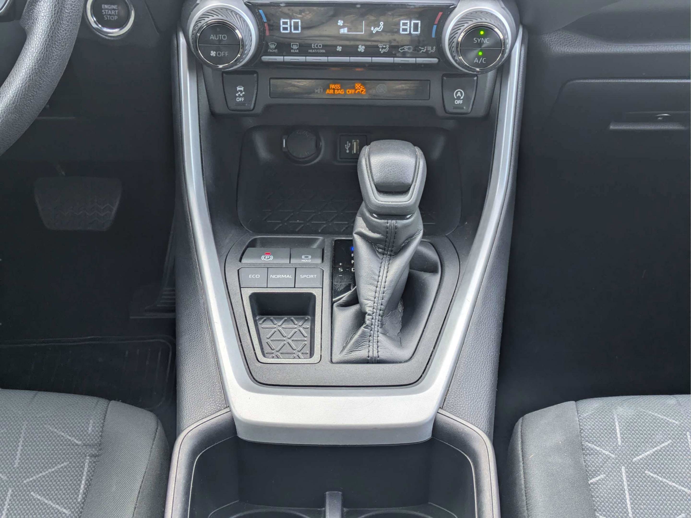 Used 2024 Toyota RAV4 XLE FWD image 20