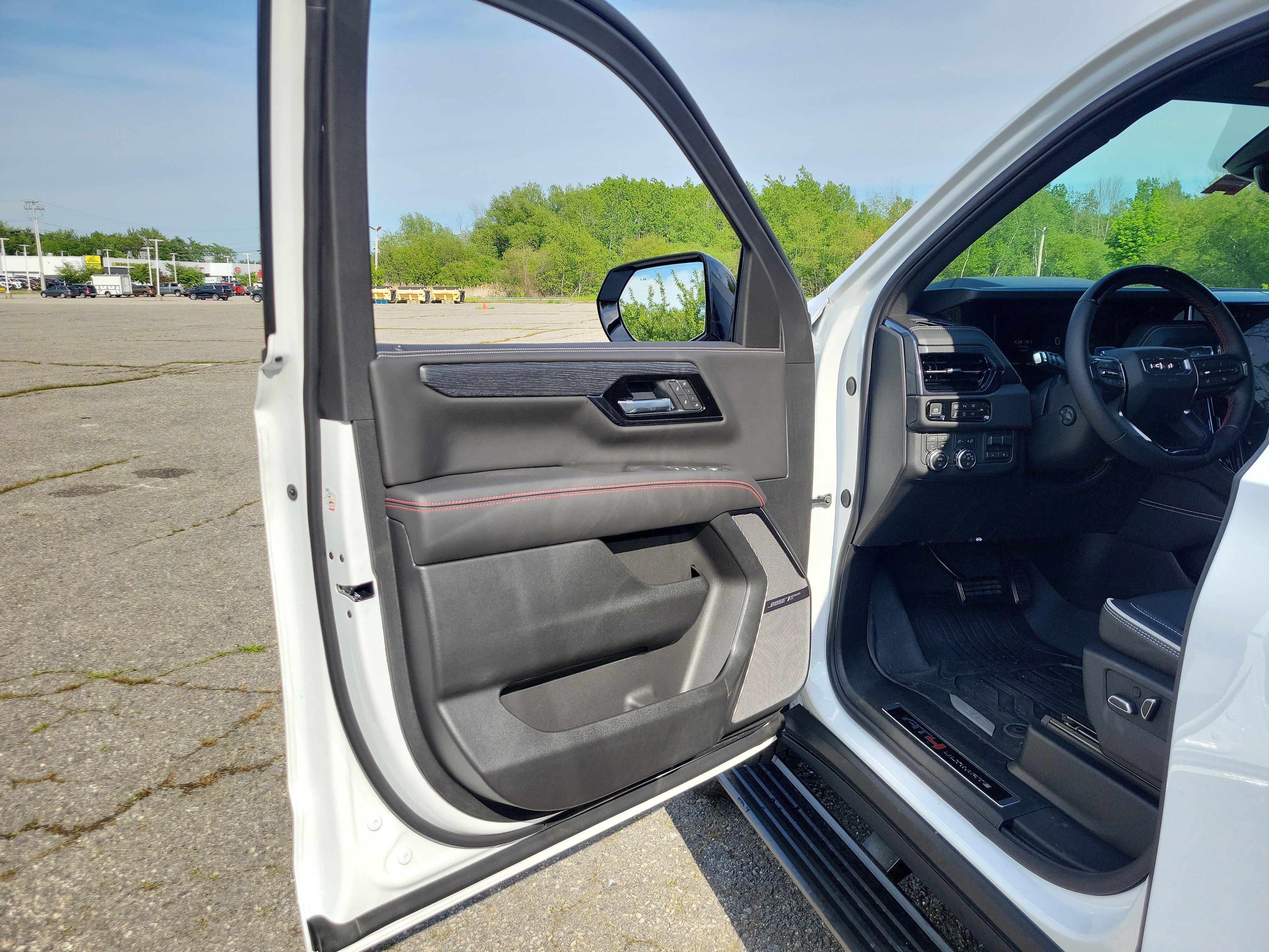 New 2026 GMC Yukon AT4 Ultimate w/ LPO, Floor Liner Package AWD/4WD image 17