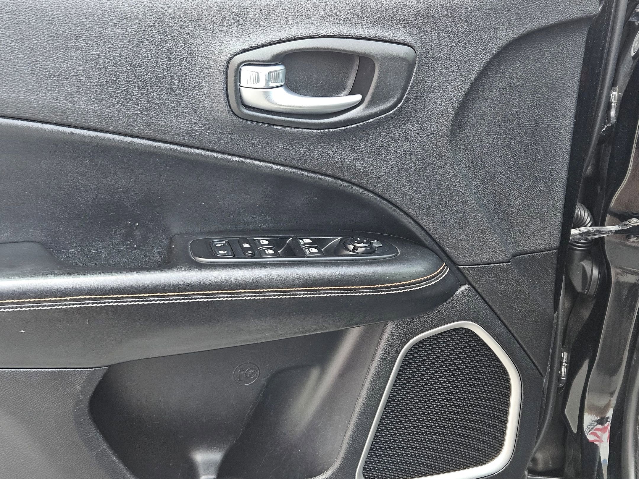 Used 2018 Jeep Compass Sport image 19