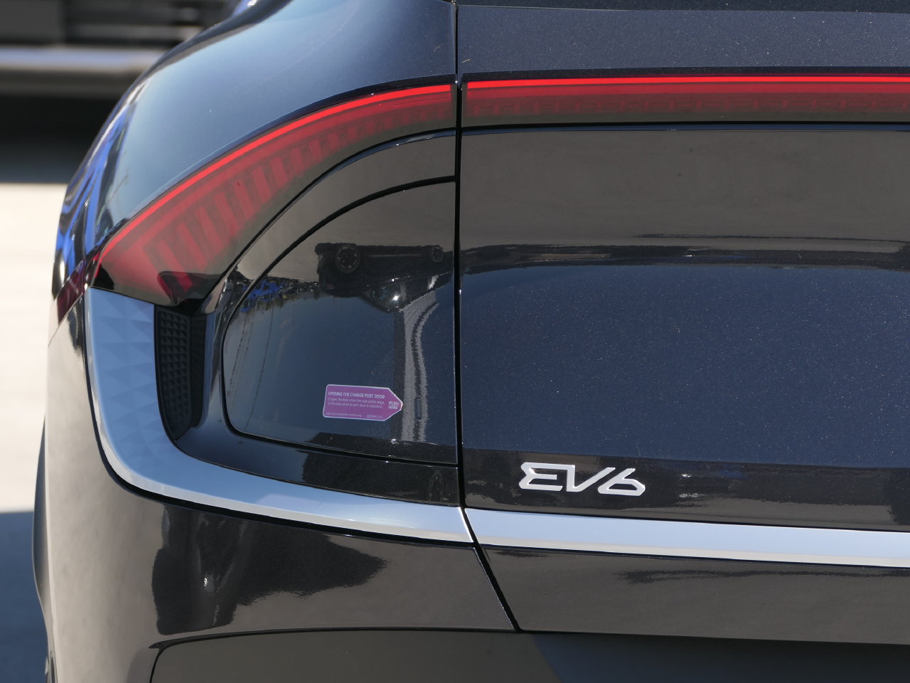 Certified 2025 Kia EV6 Light w/ Light LR Technology Package AWD/4WD image 5