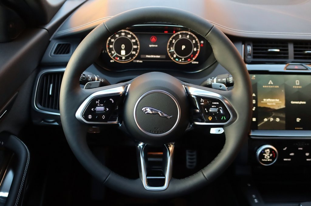 Used 2024 Jaguar E-PACE R-Dynamic SE image 15
