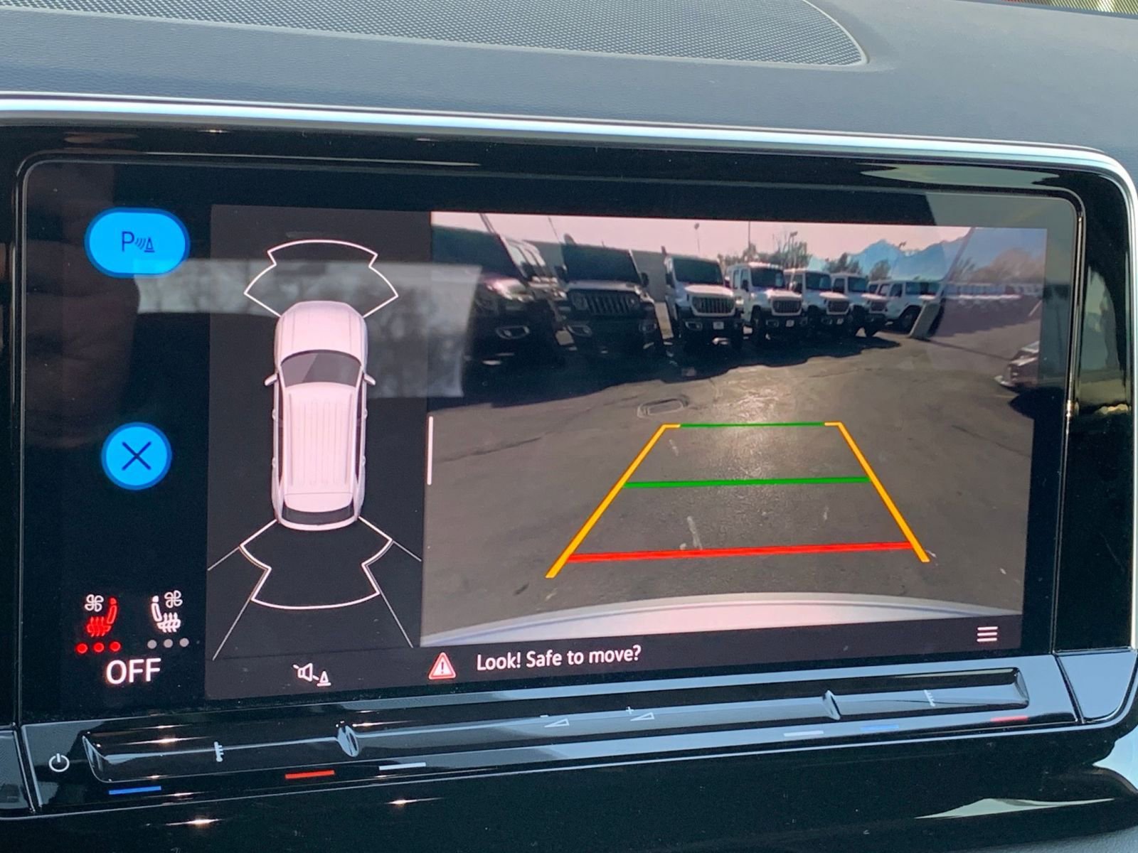 Used 2025 Volkswagen Atlas Cross Sport SE image 17