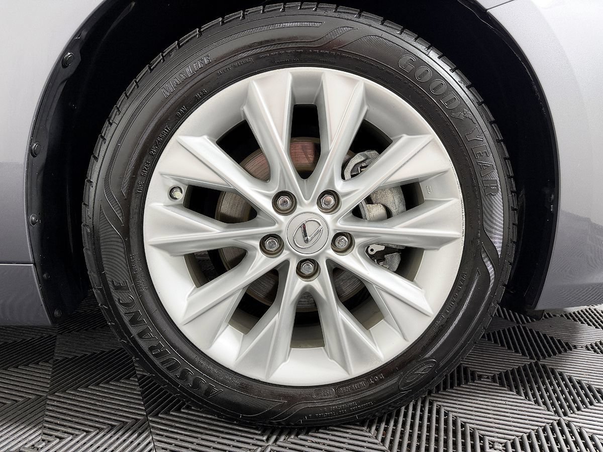 Used 2014 Lexus ES 300h w/ Luxury Package w/Bamboo Trim FWD image 26