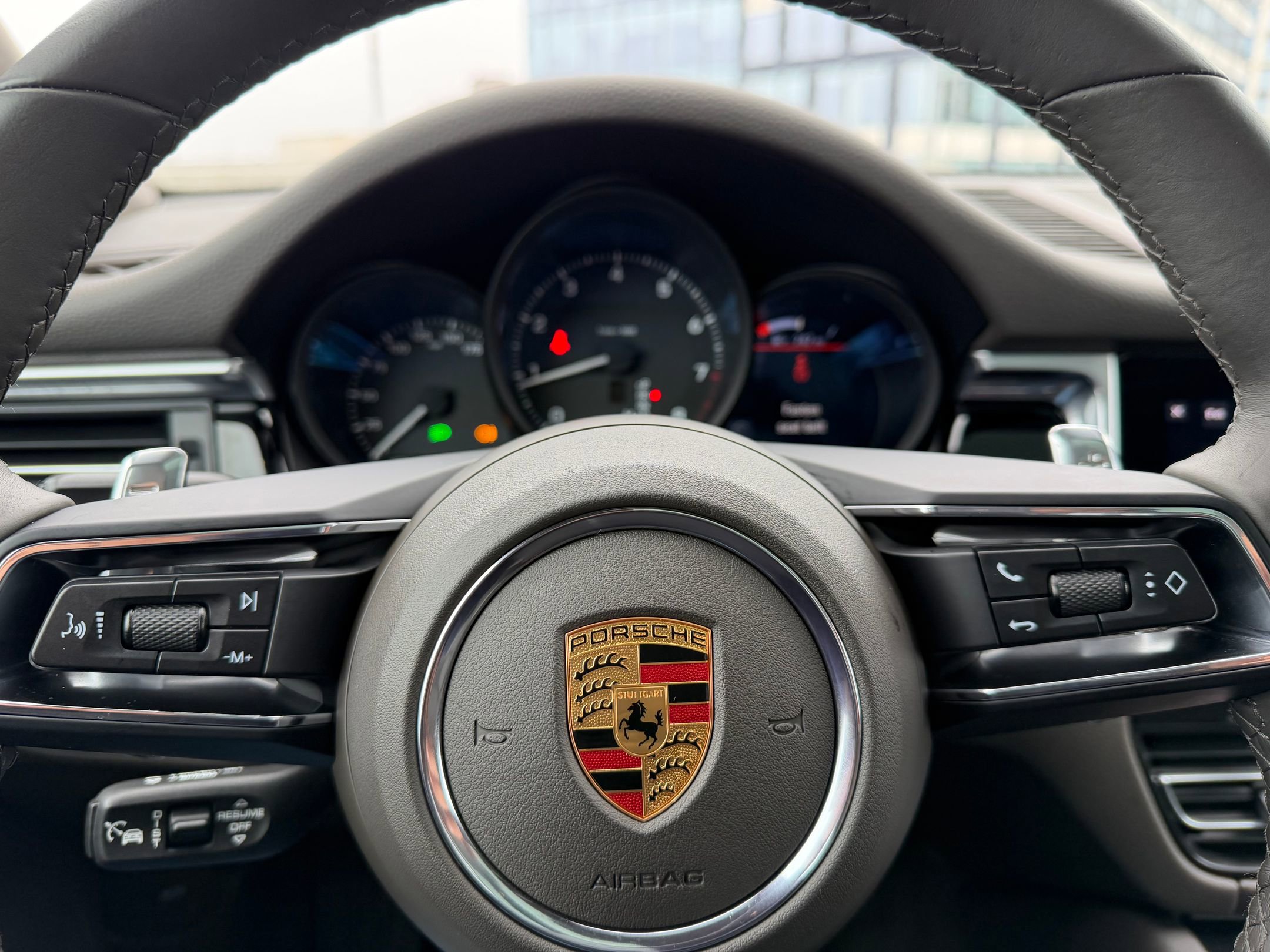 Certified 2023 Porsche Macan image 33