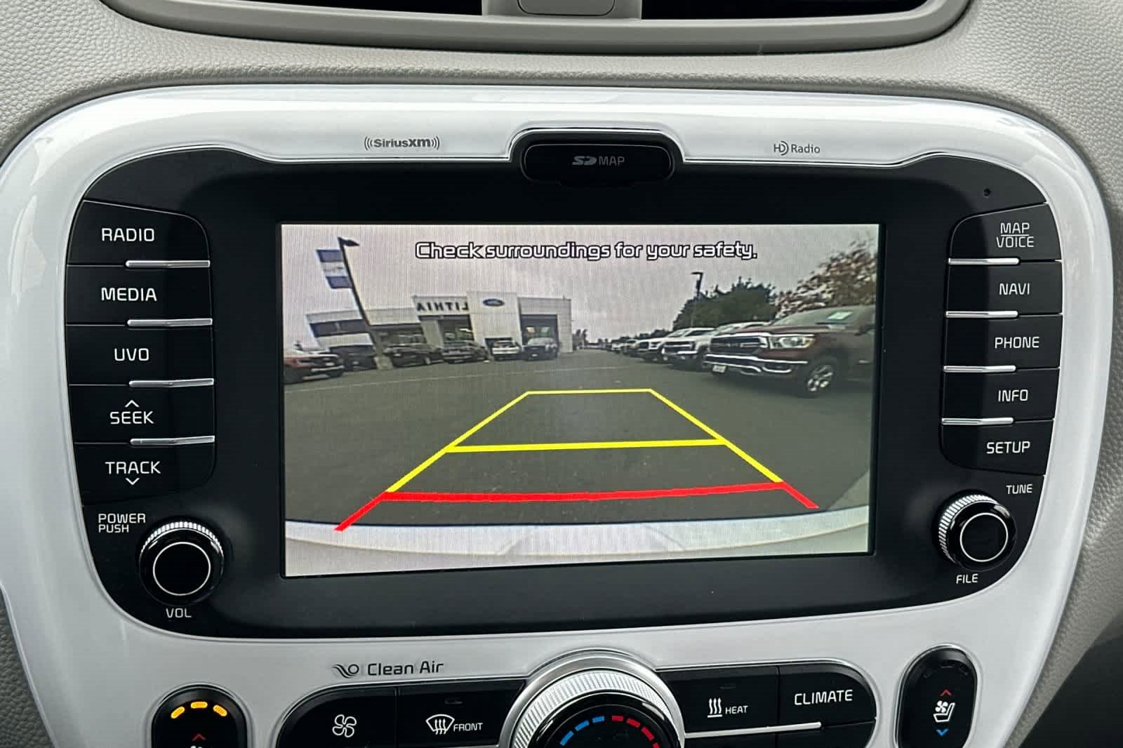 Used 2017 Kia Soul EV + image 19