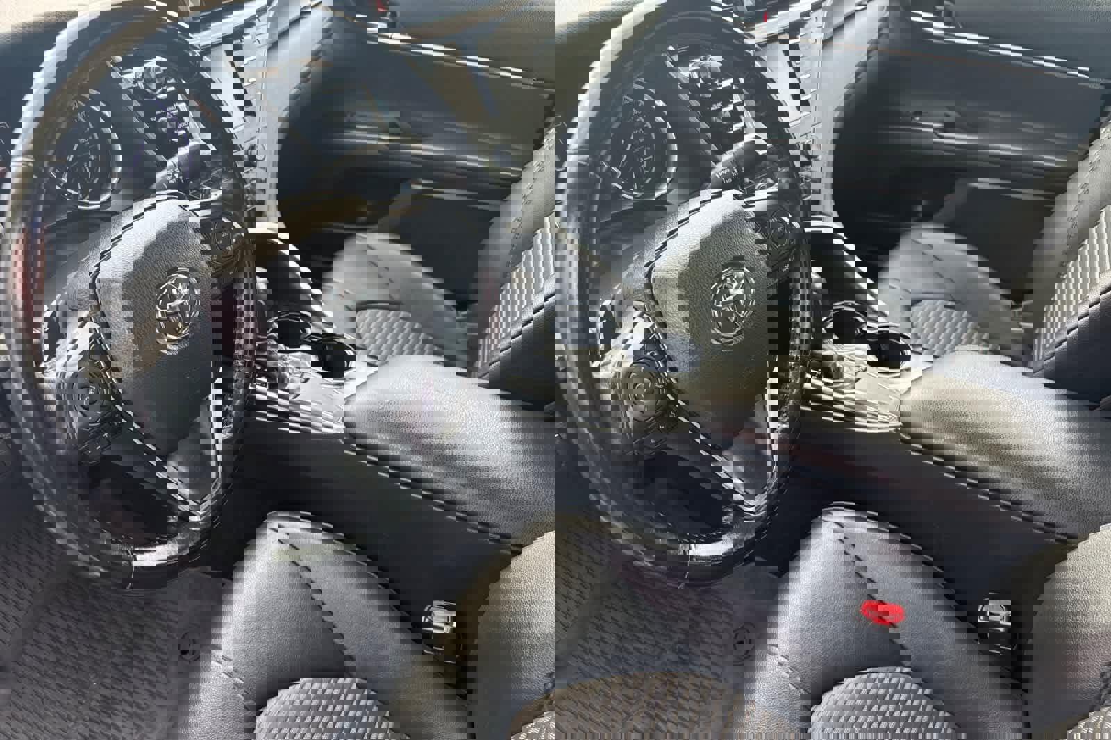 Used 2019 Toyota Camry SE w/ Carpet Mat Package image 11