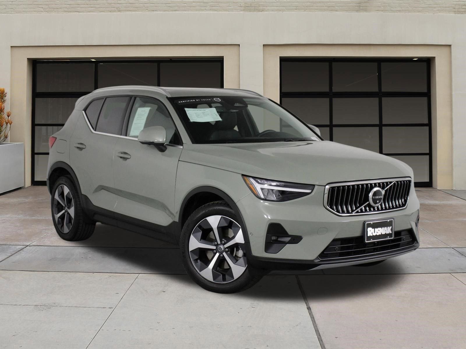 Certified 2025 Volvo XC40 B5 Plus image 34
