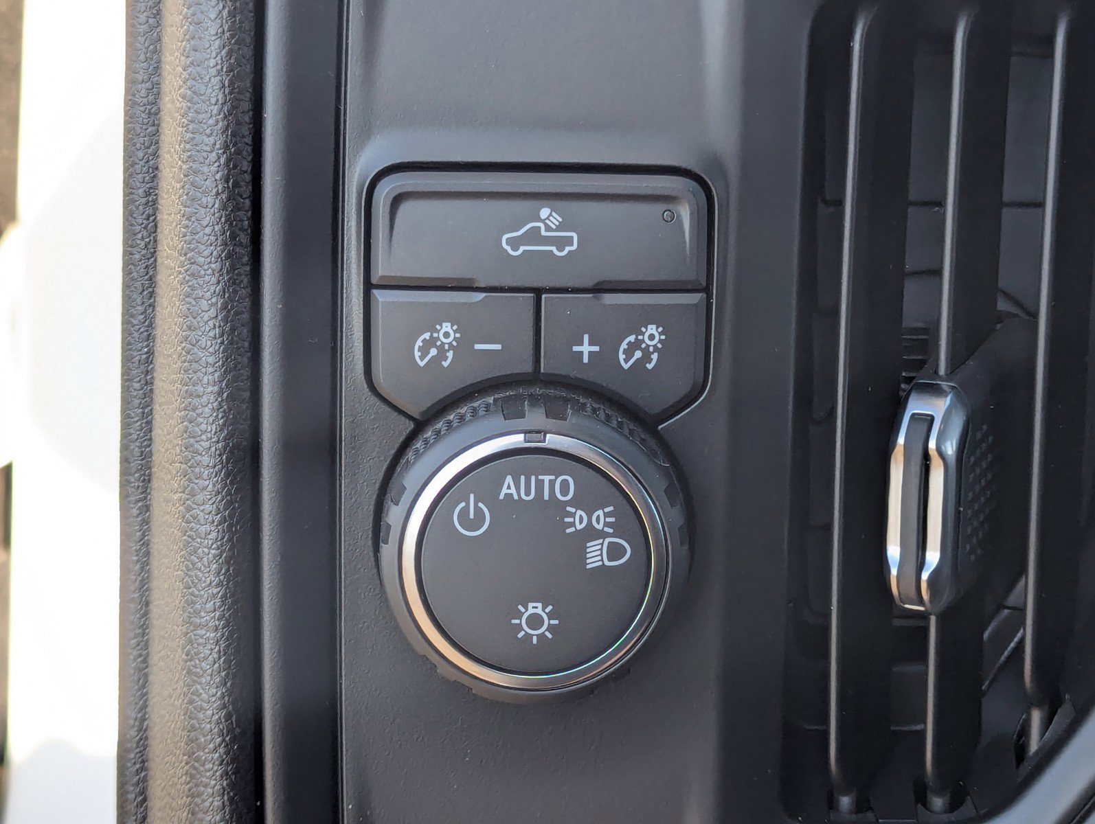 Certified 2024 Chevrolet Silverado 1500 Custom w/ LPO, Dark Essentials Package image 32