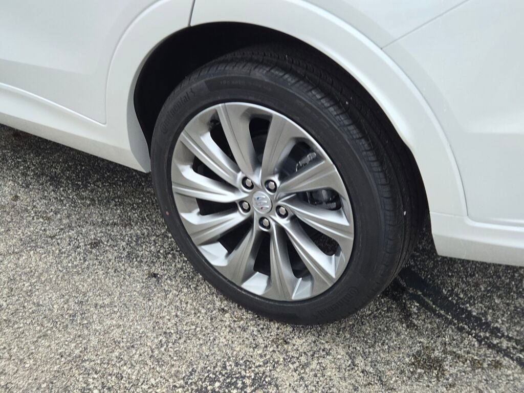 New 2025 Buick Envista Avenir image 17