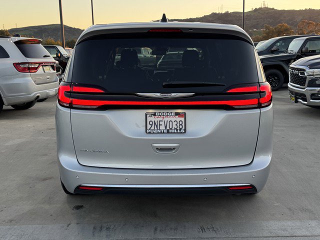 Used 2024 Chrysler Pacifica Touring image 5