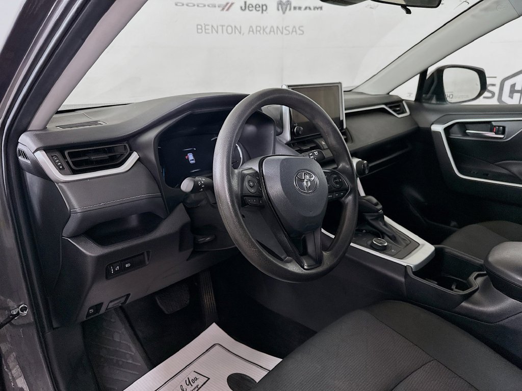 Used 2025 Toyota RAV4 XLE AWD/4WD image 7