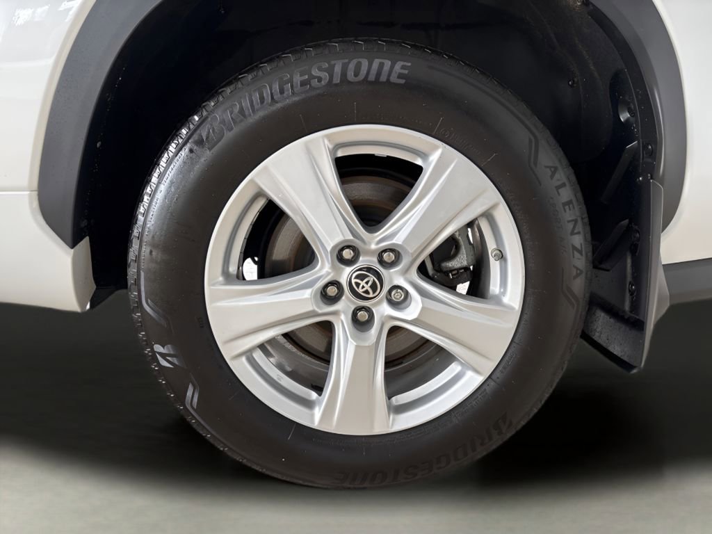 Used 2024 Toyota Highlander LE image 39