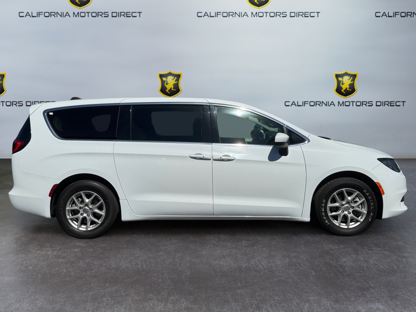 Used 2023 Chrysler Voyager LX FWD image 6
