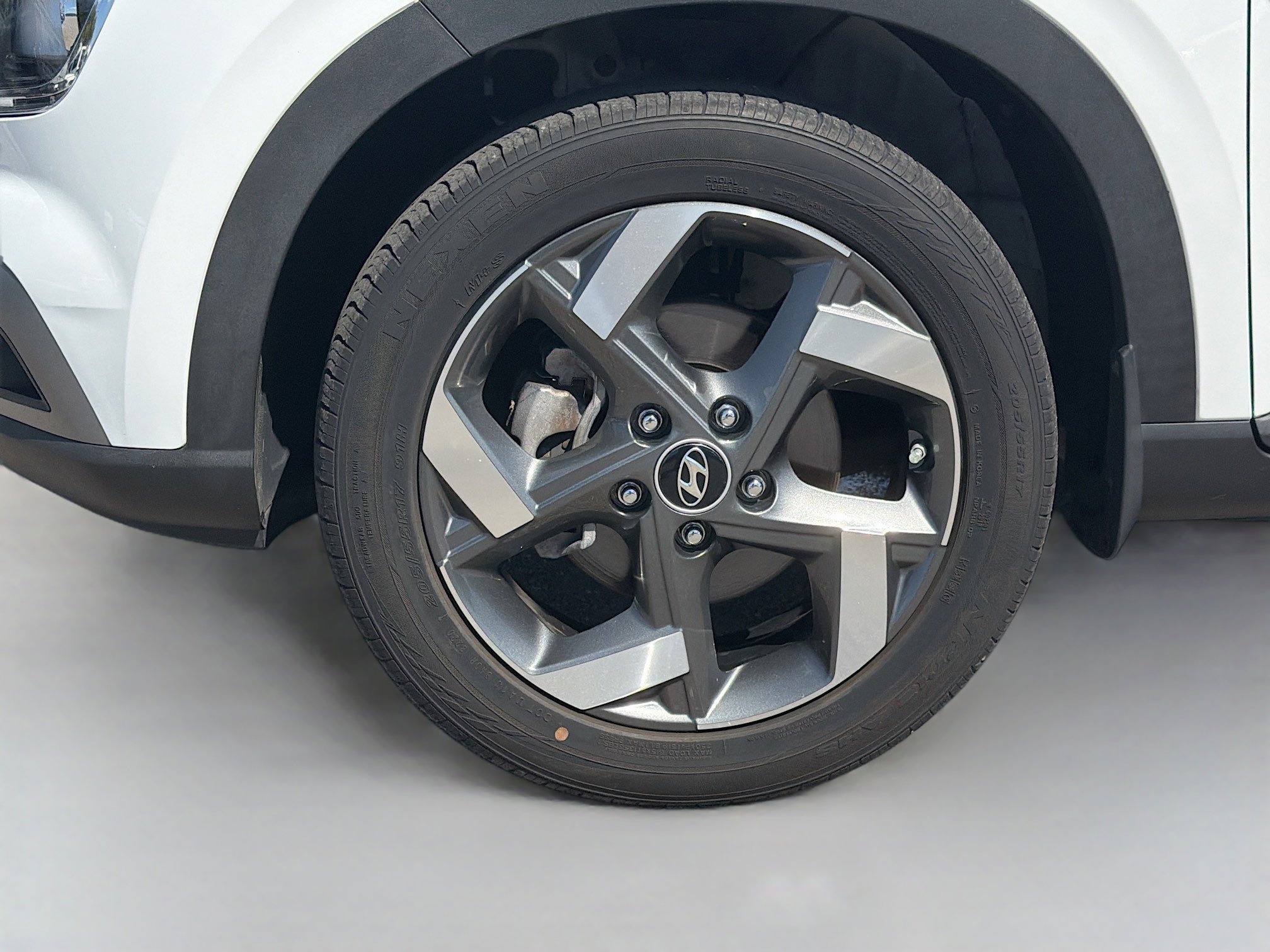 Used 2021 Hyundai Venue SEL image 34