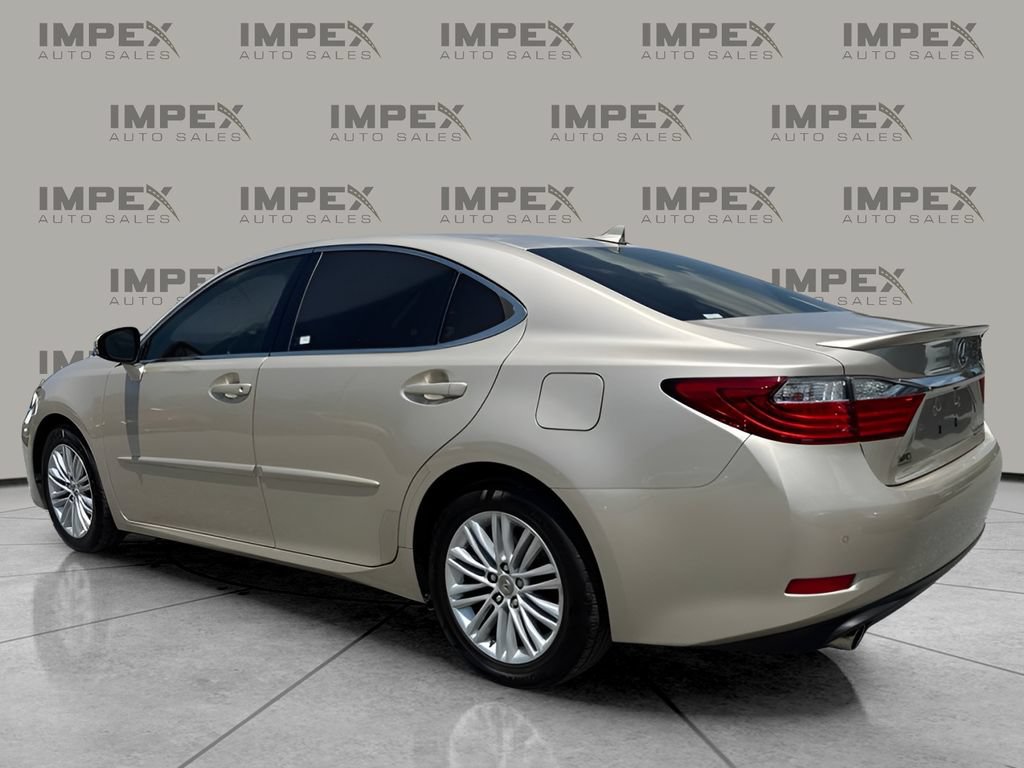 Used 2014 Lexus ES 350 w/ Luxury Package FWD image 3